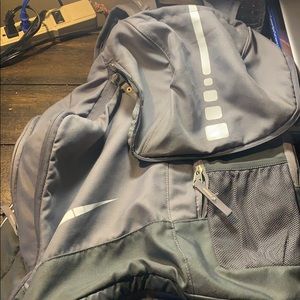 An nike elite bag